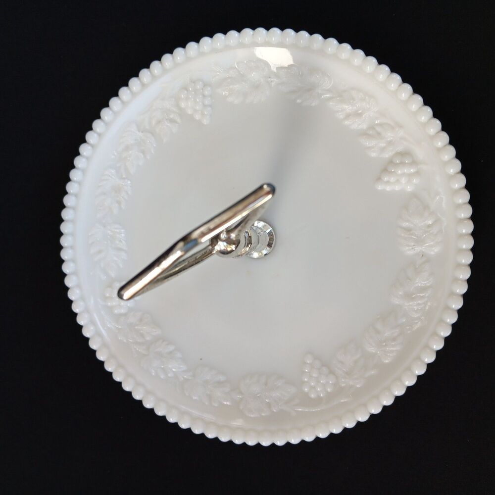 Vintage Westmoreland White Milk Glass Grape and Leaves Tidbit Tray w/ Handle - Picture 3 of 7
